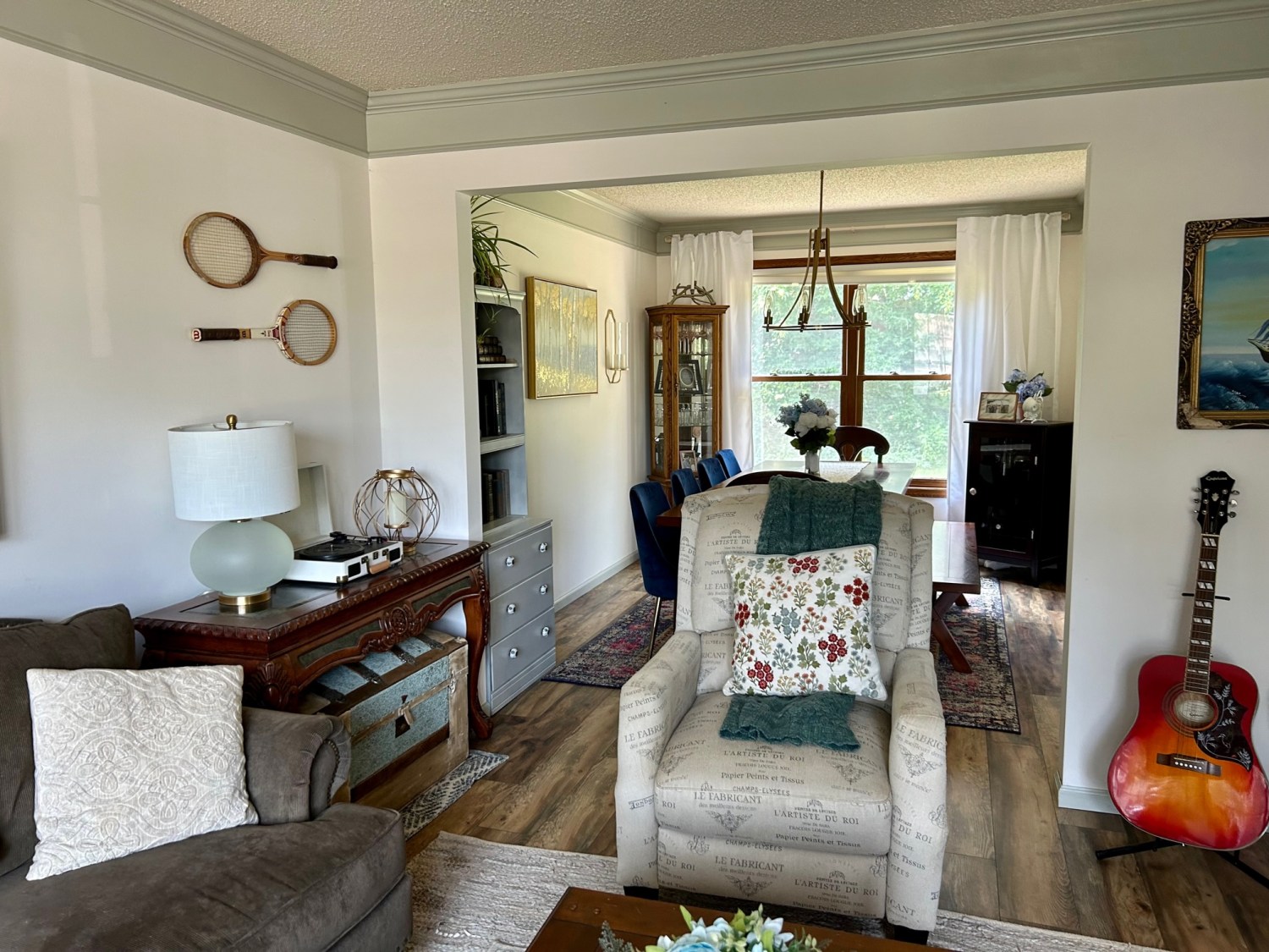 Home Tours – Babbling Brooks - Penthouse Apartments With Artistic Witness Babbling Brooks